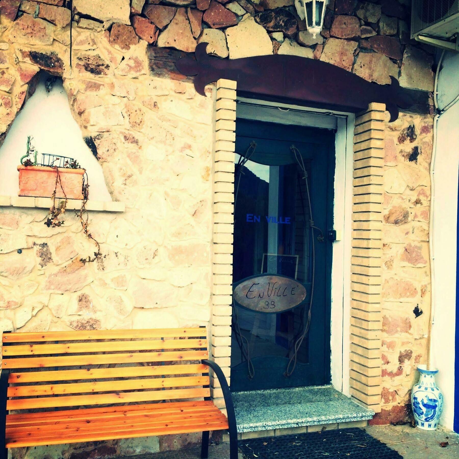 En Ville Bed And Breakfast Gonnesa Kültér fotó
